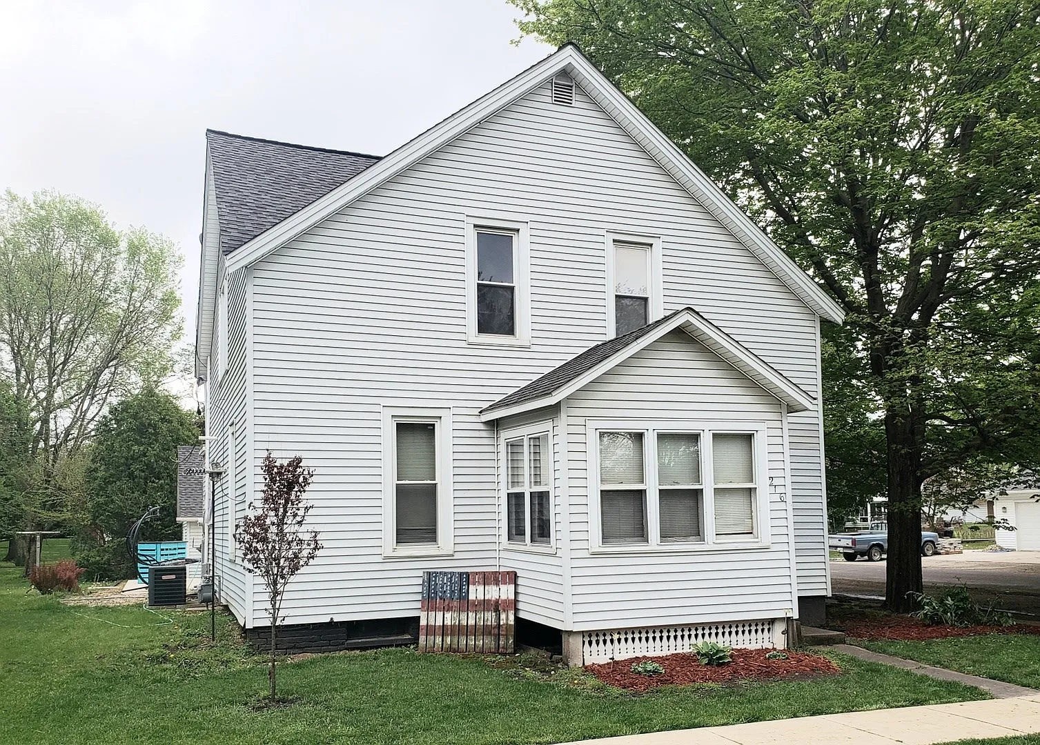 216 S Main Ave photo 1