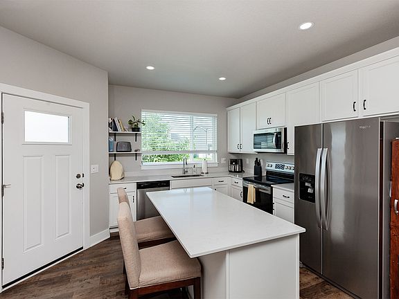 5th image of 4018 NE 5th St