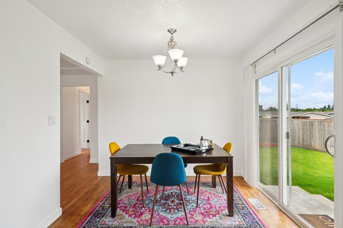 NE 99th St-S2806-018.jpg