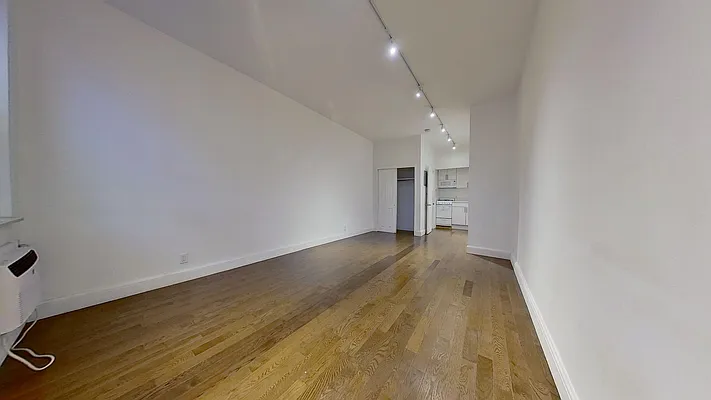 Rented by R New York | media 2