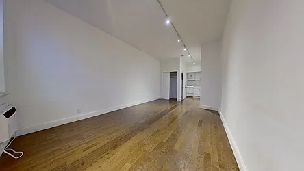 Rented by R New York