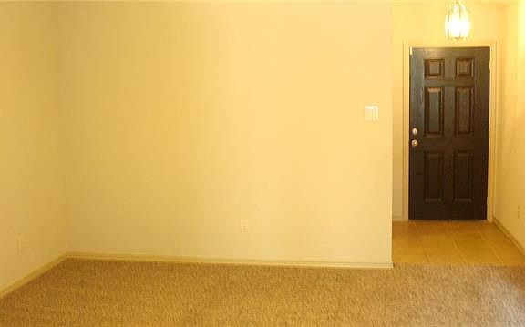 3rd image of 1221 Briarwood Dr