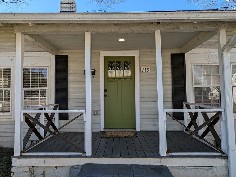 219 E Pressley Ave — Photo 4