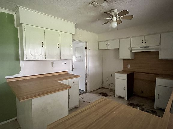 5th image of 1309 Sherry Ln