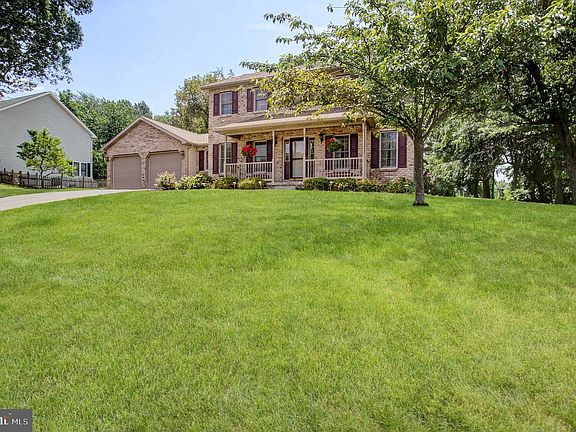 3rd image of 427 Bradley Ln