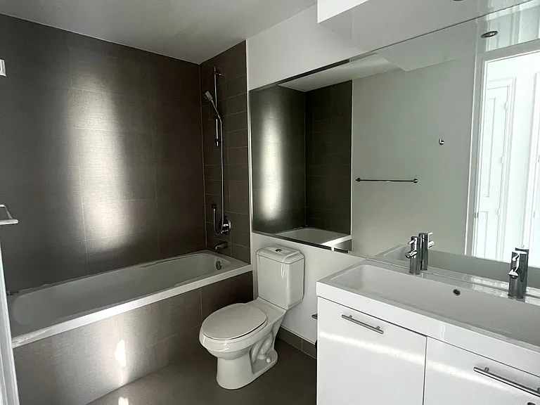 388 Yonge St #6516 — Photo 17