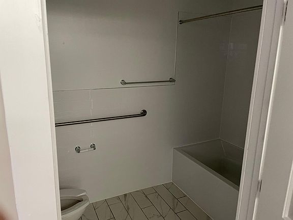 3rd image of 625 Unruh Ave #103