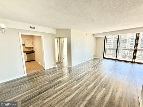 5505 Seminary Rd APT 1516N, Falls Church, VA 22041