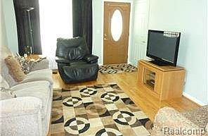 5th image of 4456 Katherine St