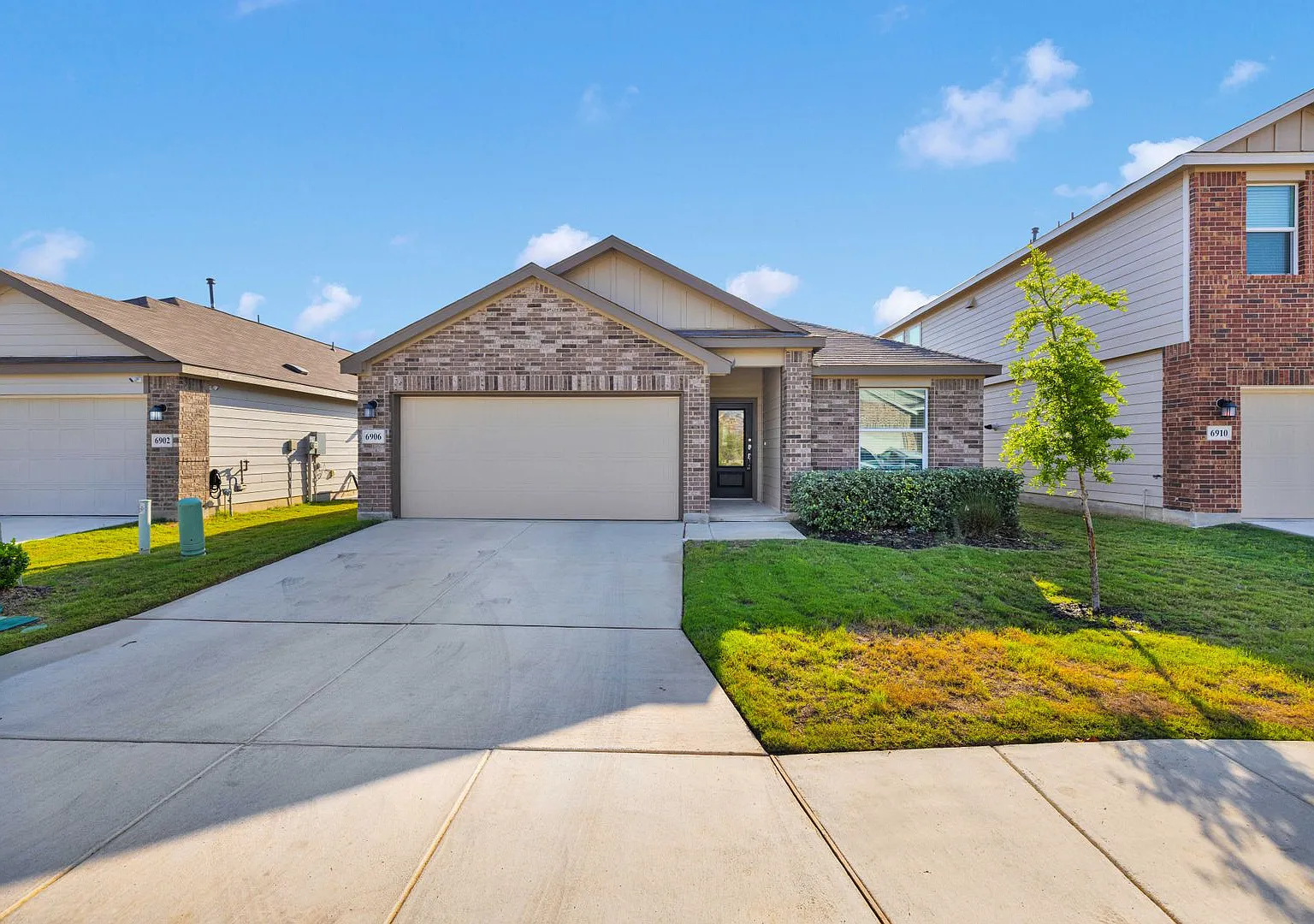 Charming 3-Bedroom Home in the Desirable Silos Community — Photo 1
