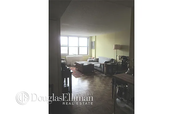 Rented by Douglas Elliman | media 23