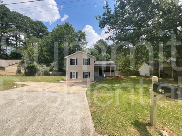 500 Maid Marion Ln, Stone Mountain, GA 30087