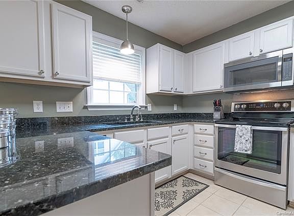 3rd image of 7228 Oxford Hunt Dr