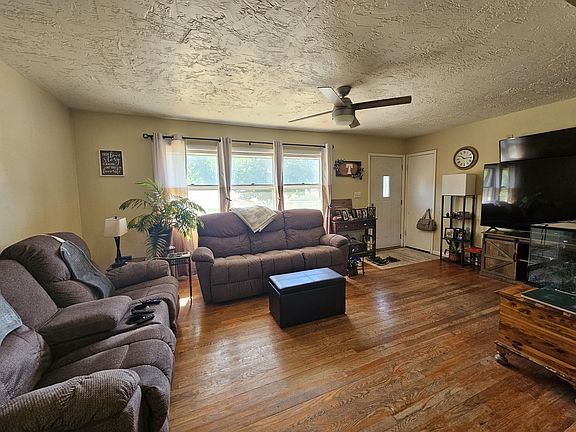 5th image of 1216 Logan St