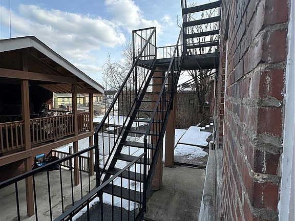 2nd image of 924 Island Ave