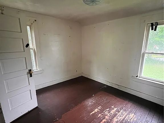 5th image of 107 W Dalton St