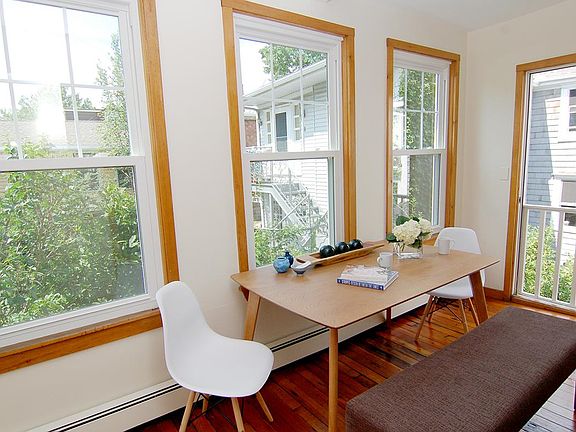Sunroom/dining room
