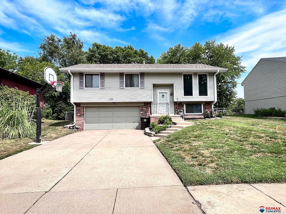 1st image of 828 W Godfrey Dr