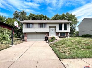 828 W Godfrey Dr, Lincoln, NE 68521