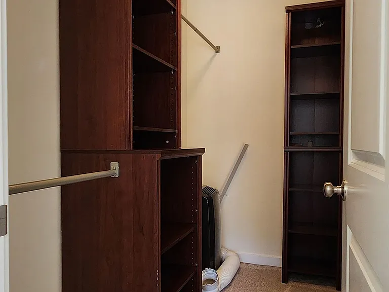 2567 NE Kensington Ct — Photo 29