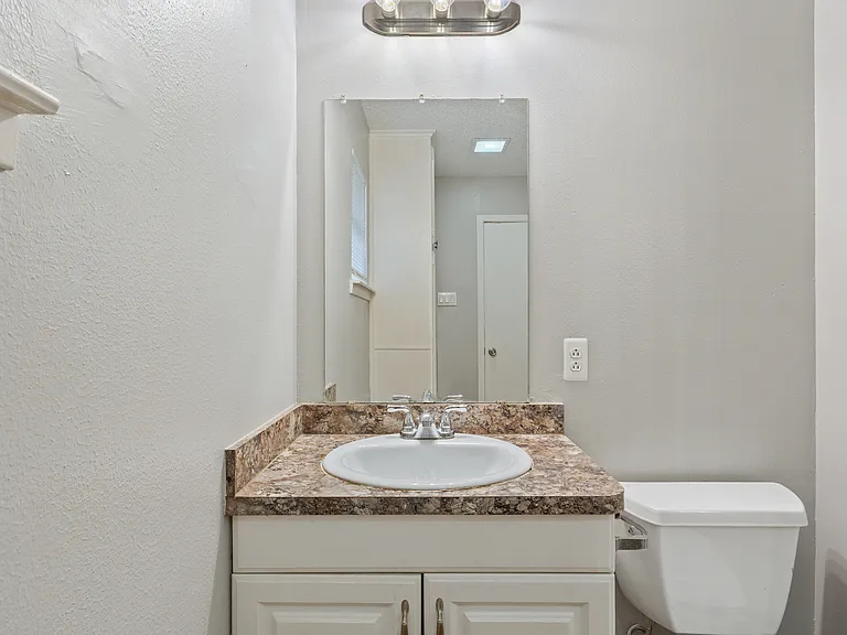 407 Crescent St — Photo 16