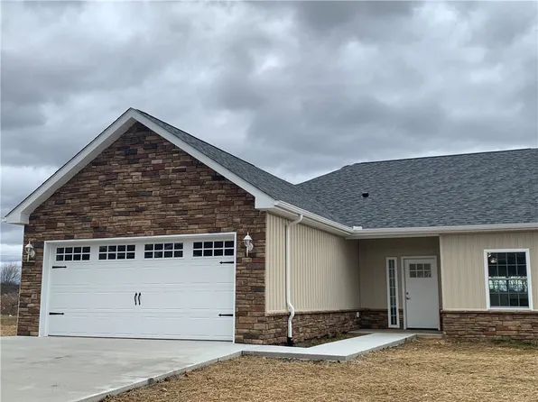324 Cherokee Dr, Beaver Falls, PA 15010