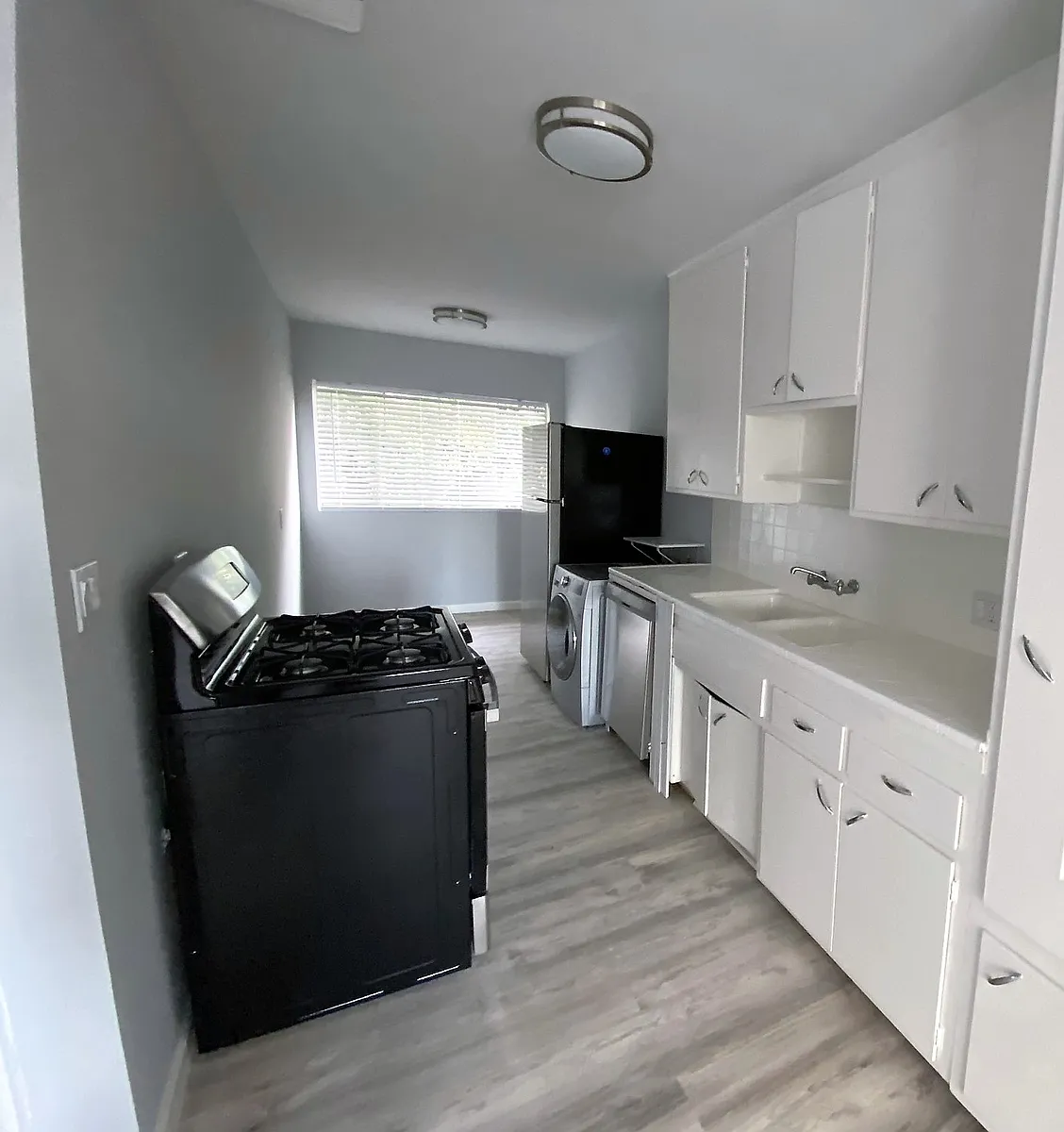 Building Photo - 1448 Butler Ave #2