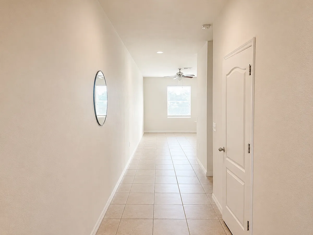 Building Photo - 3816 Silverlake Way