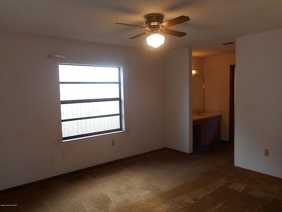 5th image of 197 Cinnamon Lake Cir