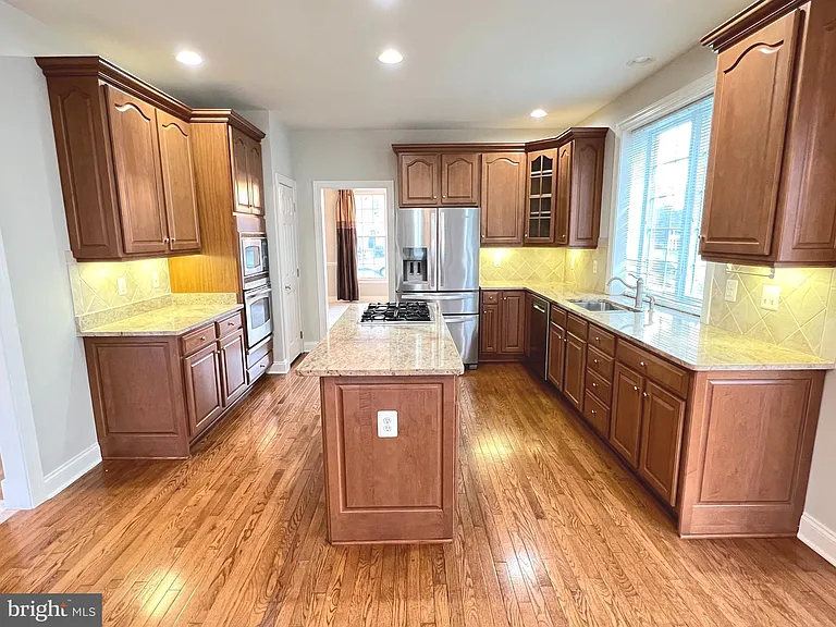 5920 Interlachen Ct — Photo 4