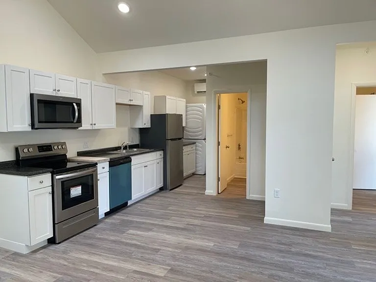 University Park Apartments near Cornell University — Photo 908
