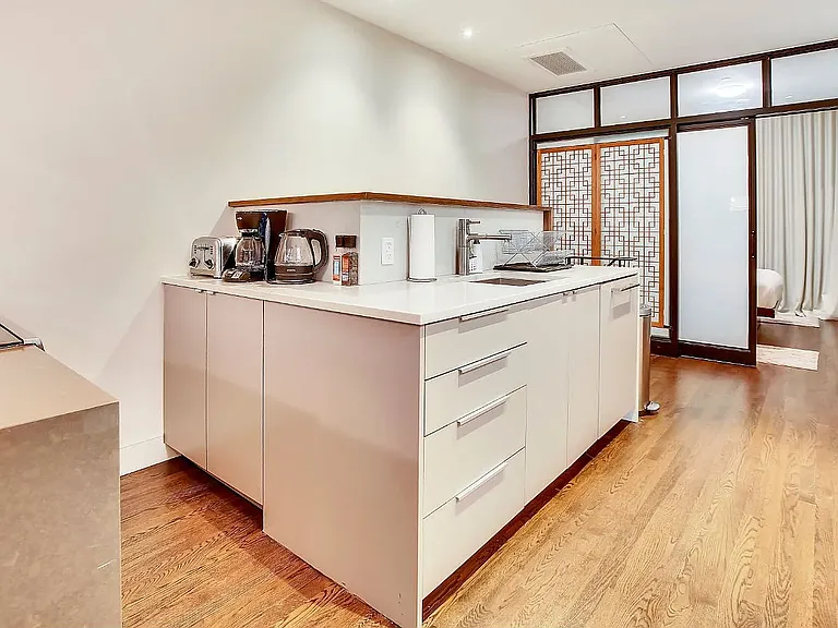 206 E 20th St #TOWNHOUSE — Photo 47