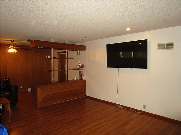 3rd image of 506 Center St