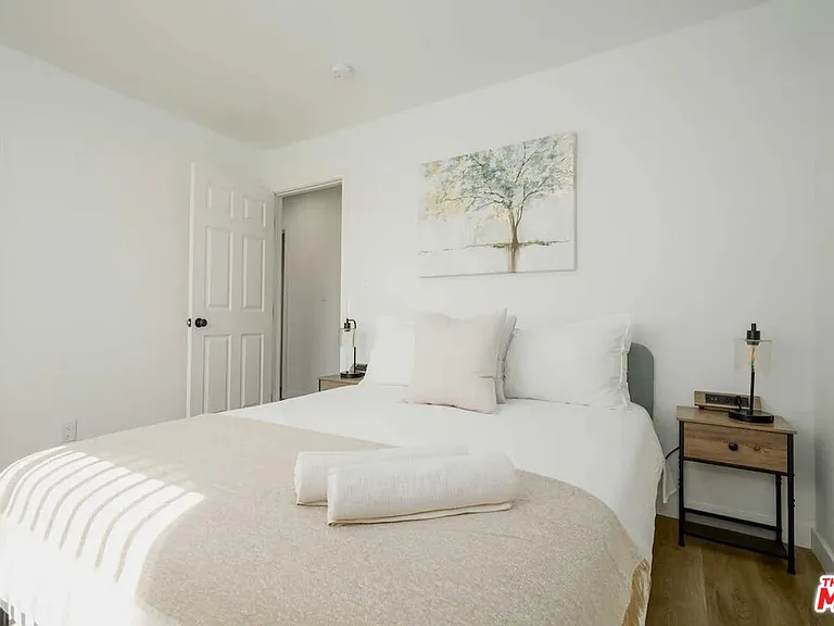 2417 S Budlong Ave #4 — Photo 11