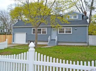 142 Ruth St, West Islip, NY 11795