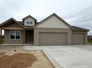 1307 Limerick Ln, Waterville, OH 43566