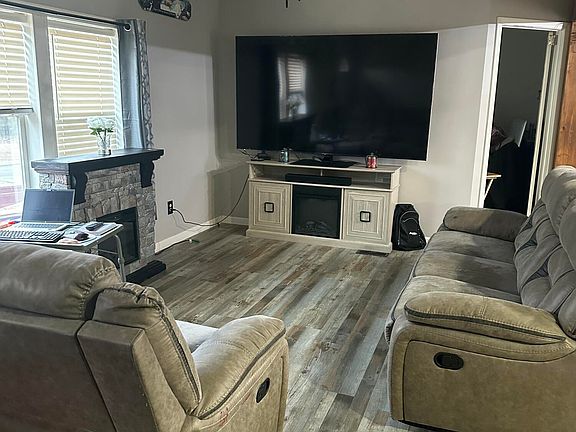 3rd image of 665 Sparrow Dr