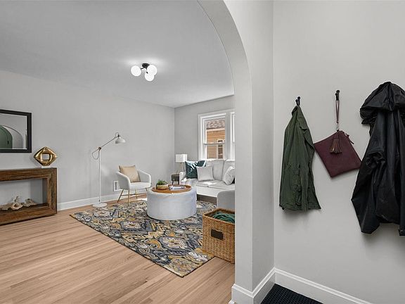 4th image of 9526 Brenda Ave