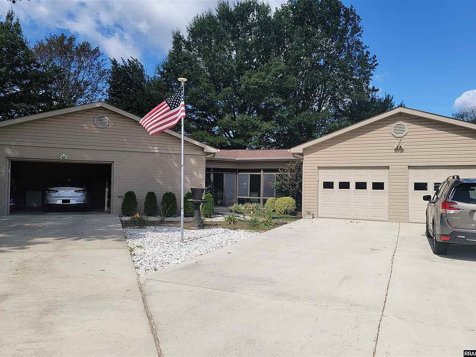 2nd image of 4666 Pamela Cir