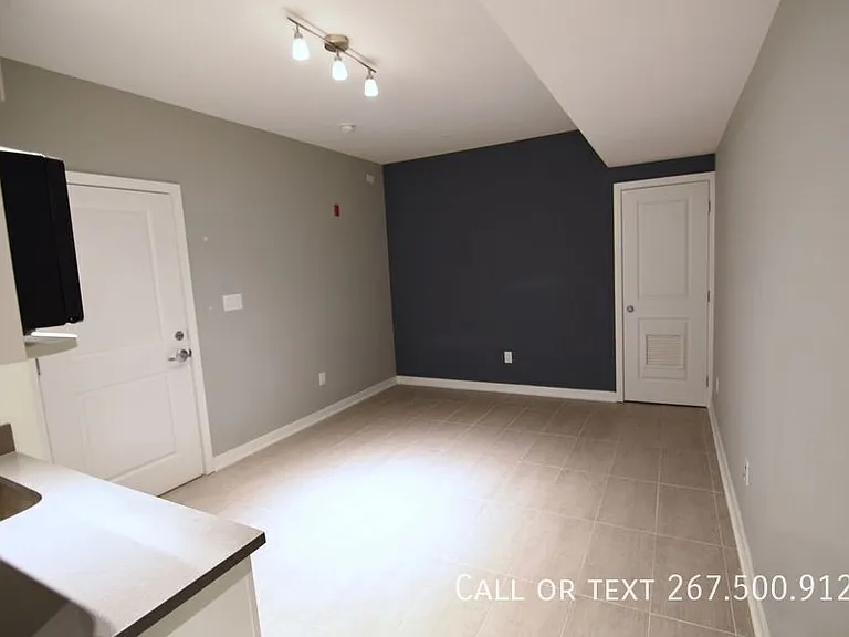 535 N Budd St #2B — Photo 6