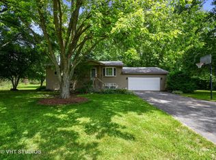 5N679 Longview Dr, St Charles, IL 60175