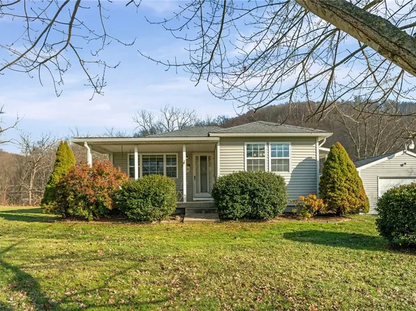 3645 River Rd, Ellwood City, PA 16117