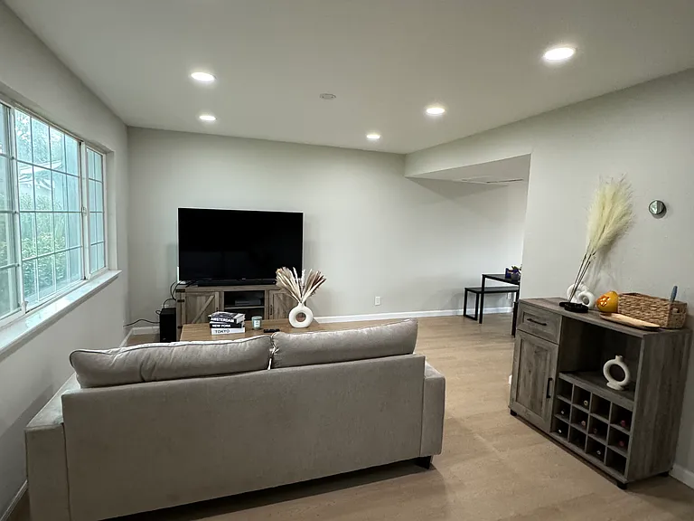 460 Tanfield Ln — Photo 1