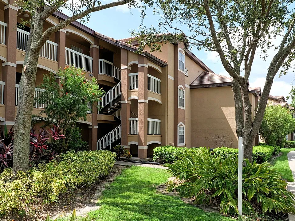 13839 Fairway Island Dr #1126