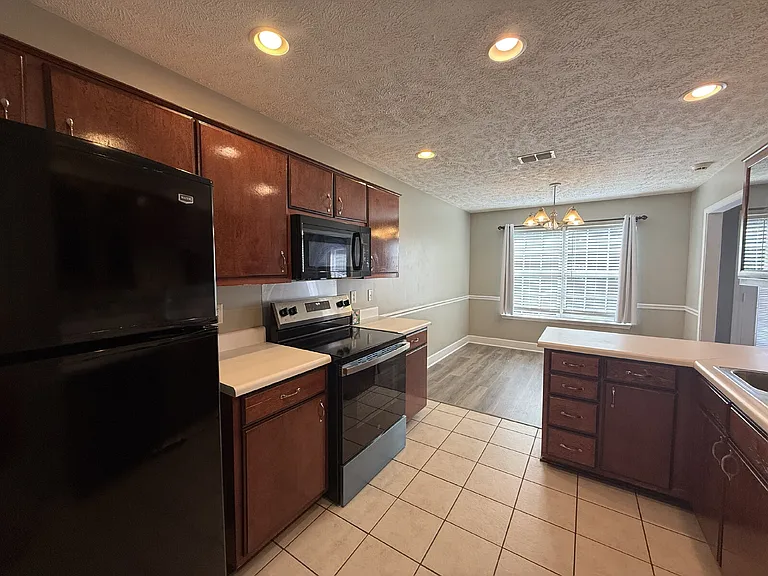 1252 Ballater Dr — Photo 9