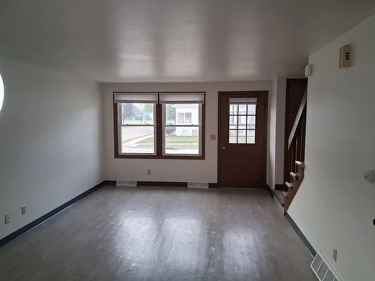 431-433 Michigan Ave #433 — Photo 3