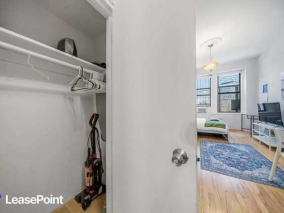4th image of 434 W 38th St APT 1RW