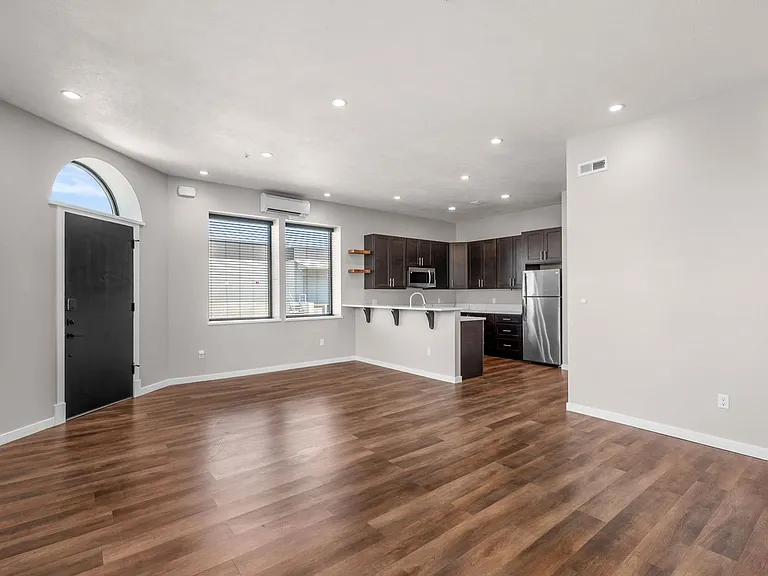 131 S Sherman St — Photo 32