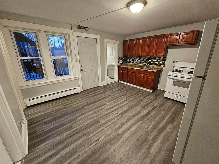 106 Willow St #1S — Photo 4