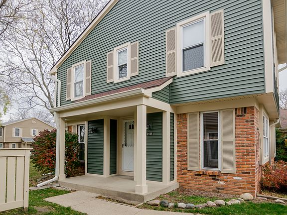 2nd image of 2935 E Whittier Ct